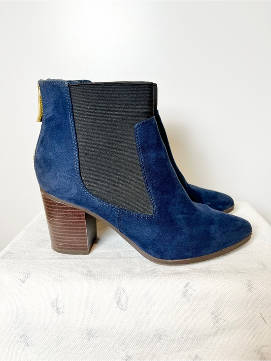 FIONI Shoes - Fioni Navy Blue Faux Suede Chelsea Booties – Gold Zip Block Heel Ankle Boots 8